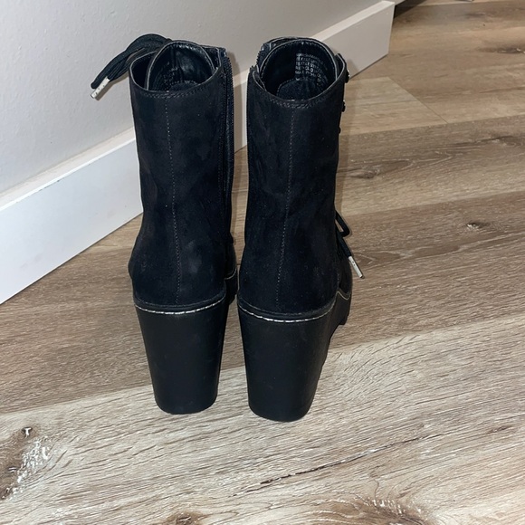 Boots - Picture 3 of 6